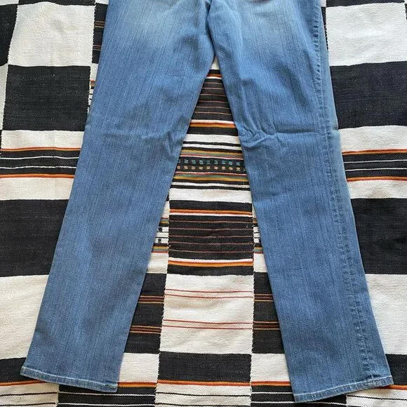 NWT Eddie Bauer Stay Shape Slightly Curvy Straight Denim Jeans. Size 8. - Picture 12 of 12